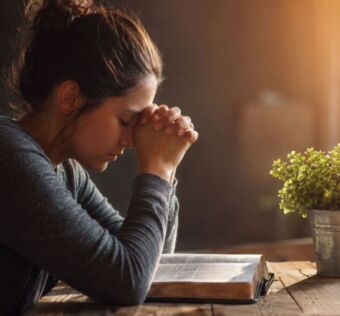 ORAÇÃO PODEROSA PARA RECEBER DINHEIRO INESPERADO: ATRAIA A PROSPERIDADE HOJE MESMO!